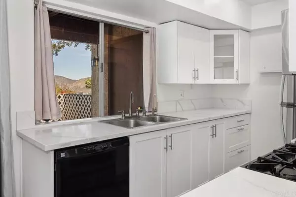 San Diego, CA 92119,6878 Navajo Road #61