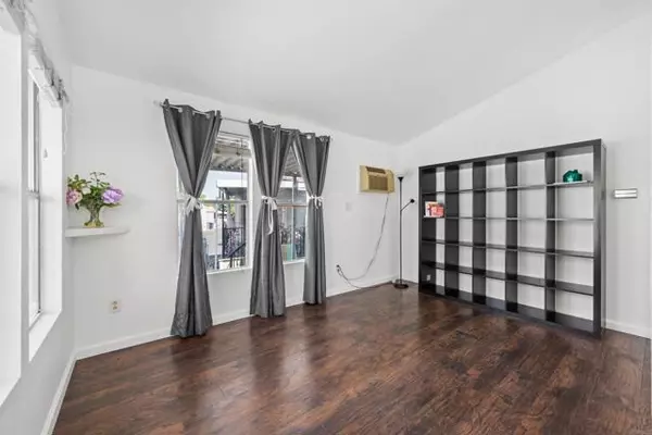 El Cajon, CA 92021,255 E Bradley Avenue #SPC 79