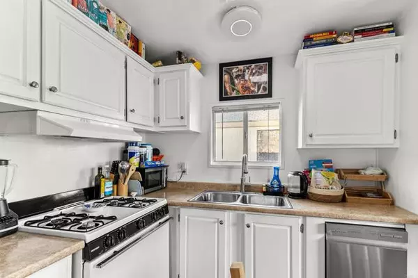 El Cajon, CA 92021,998 E Main Street #31