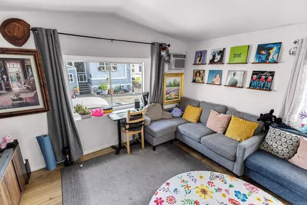 El Cajon, CA 92021,998 E Main Street #31