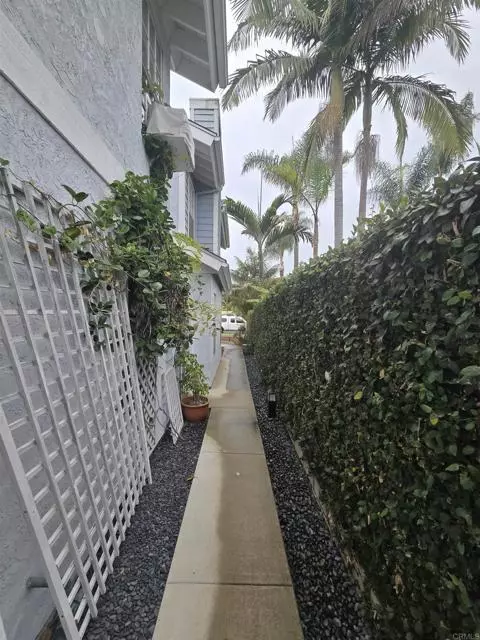 San Diego, CA 92109,2045 Emerald Street #3