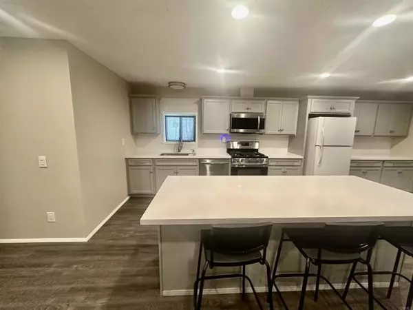 Santee, CA 92071,8301 Mission Gorge Road #282