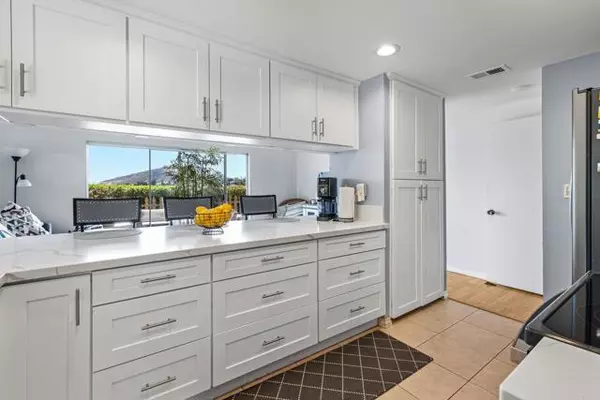 Spring Valley, CA 91977,10065 Canyonview