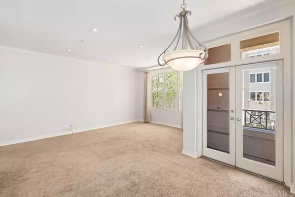 San Diego, CA 92101,650 Columbia Street #211