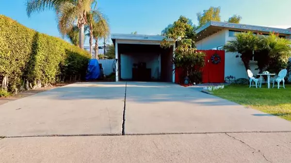 Chula Vista, CA 91911,158 E L St