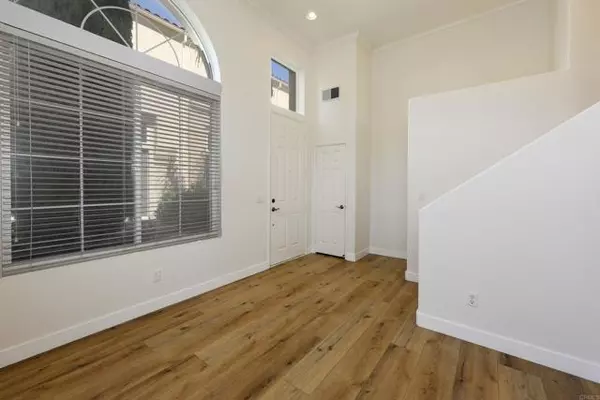 San Diego, CA 92130,3718 Mykonos Lane #158