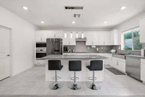 Valley Center, CA 92082,27983 Evergreen Way