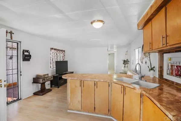 El Cajon, CA 92021,998 East Main Street #50