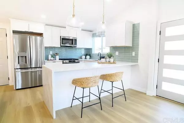 San Diego, CA 92123,2902 Amulet Street