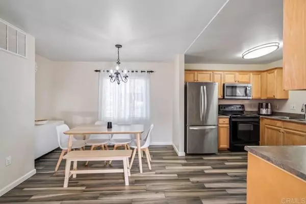 Escondido, CA 92027,2528 White Oak Place #5