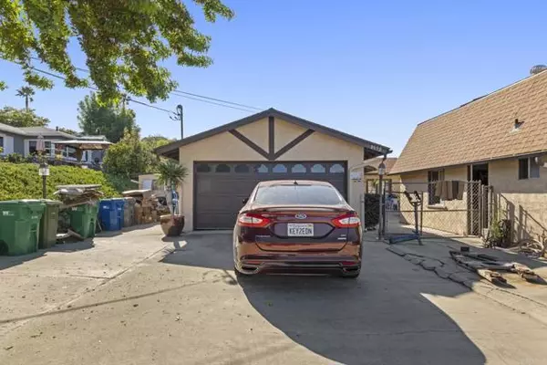 Santee, CA 92071,8552 Brodie Lane