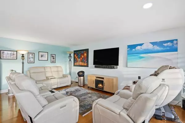 San Diego, CA 92111,6354 Caminito Basilio