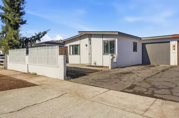 Escondido, CA 92027,1622 E Grand Avenue