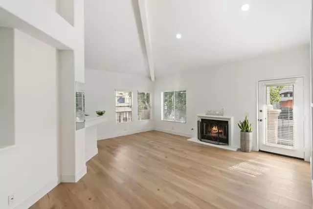 San Diego, CA 92122,7215 Calabria Ct #74