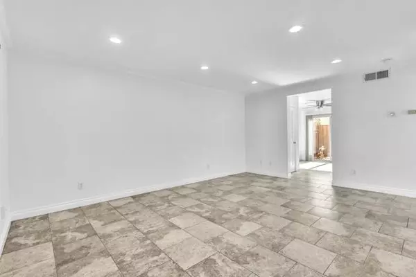 El Cajon, CA 92020,267 S Mollison Ave #1