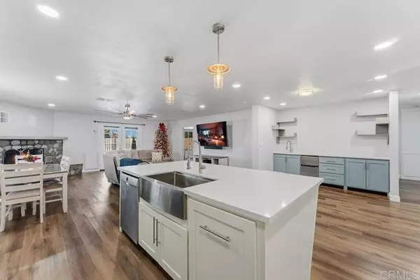 927 Cottonwood Court, Corona, CA 92879