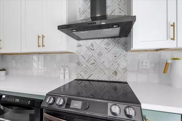 San Diego, CA 92129,9858 Via Caceres