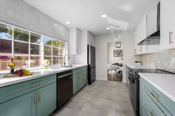 San Diego, CA 92129,9858 Via Caceres