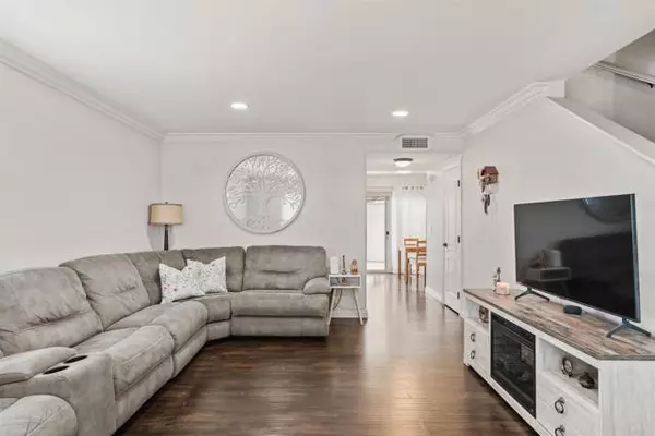 Escondido, CA 92026,1463 N Broadway #A