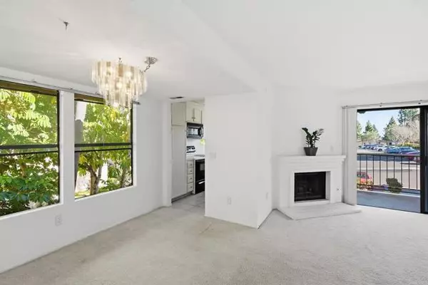 San Diego, CA 92128,12250 Corte Sabio #2210