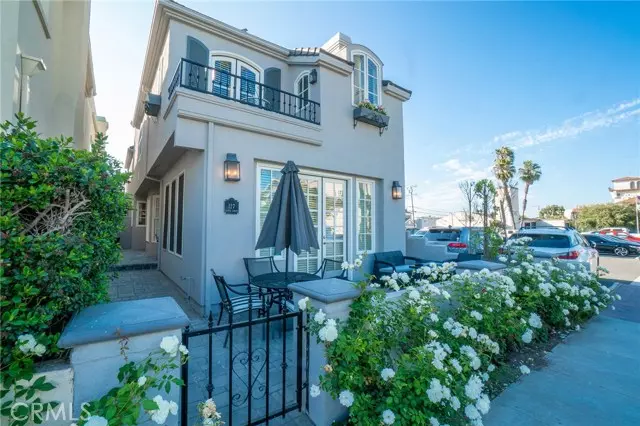 Seal Beach, CA 90740,127 8th