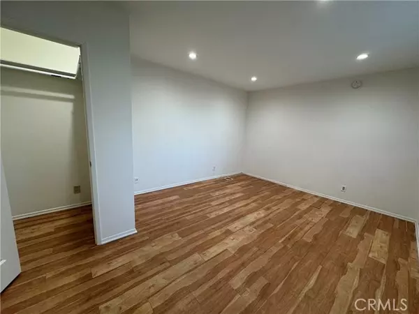 North Hollywood (los Angeles), CA 91605,7745 Laurel Canyon Boulevard #29