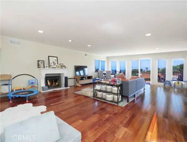 Palos Verdes Estates, CA 90274,345 Palos Verdes Drive