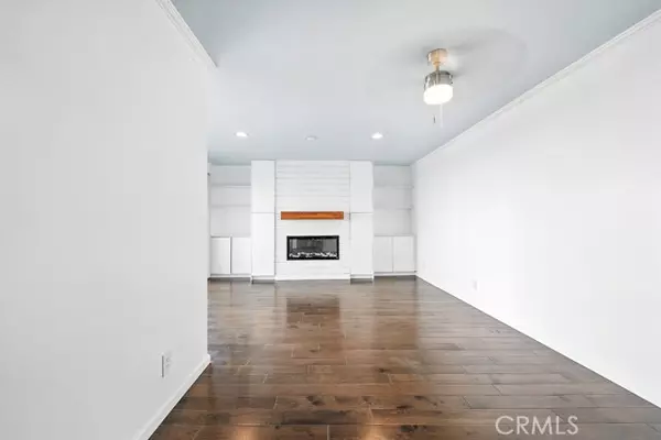 Redondo Beach, CA 90277,640 The Village #104