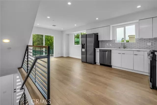 Studio City (los Angeles), CA 91602,4453 Colfax Ave #2
