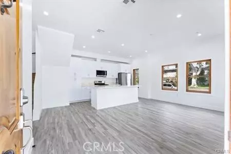Long Beach, CA 90803,51 Kennebec Avenue #3