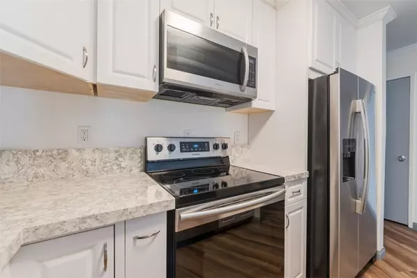 Redondo Beach, CA 90277,630 The Village #112