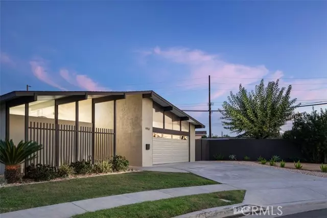 Los Alamitos, CA 90720,9952 Kyle Street