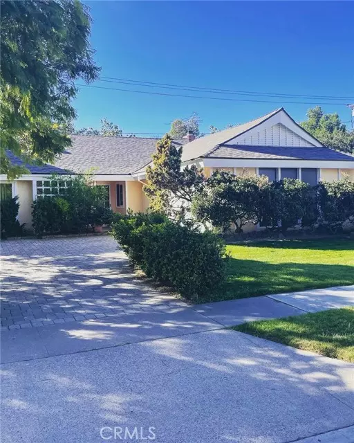 Los Alamitos, CA 90720,3592 Kempton Drive