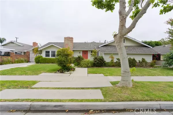 11922 Martha Ann Dr, Los Alamitos, CA 90720