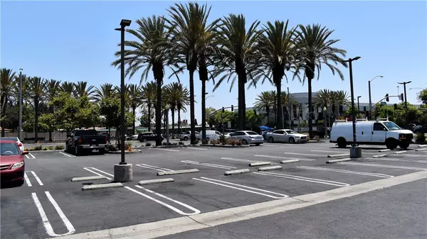 Santa Ana, CA 92704,-