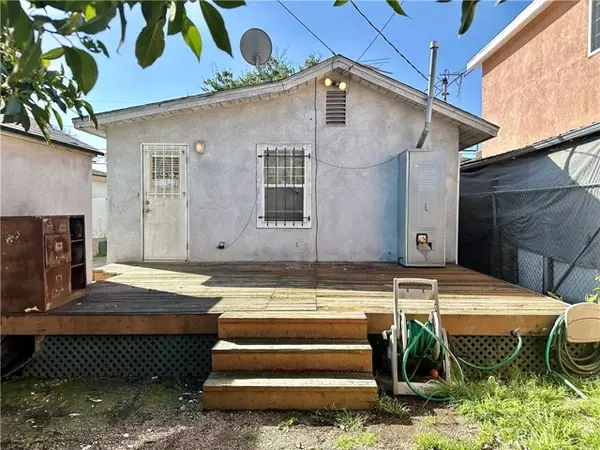 69 W Pleasant Street, Long Beach, CA 90805