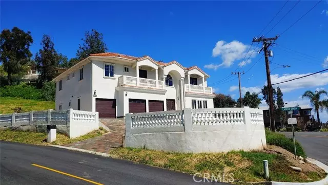 10422 Ladera Senda, Santa Ana, CA 92705