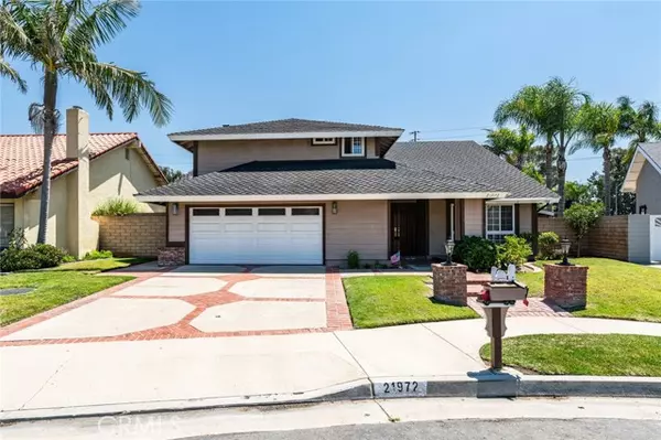 21972 SUMMERWIND, Huntington Beach, CA 92646