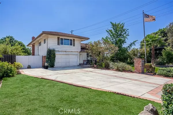 12232 Woodlawn Avenue, Tustin, CA 92705