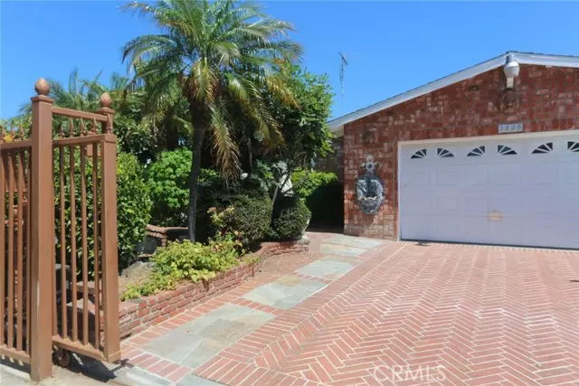 2009 West Saint Anne Place, Santa Ana, CA 92704