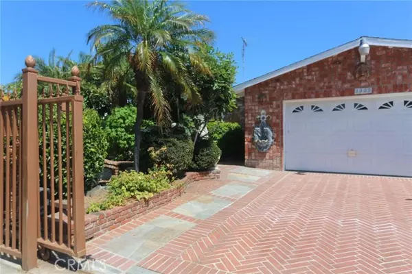 2009 West Saint Anne Place, Santa Ana, CA 92704