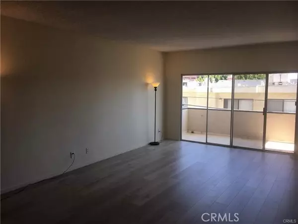 Los Angeles, CA 90049,11820 Mayfield Avenue #212