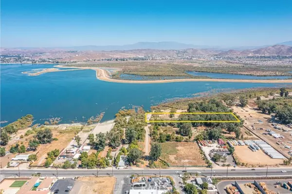 Lake Elsinore, CA 92530,0 371-130-012