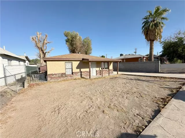 Needles, CA 92363,517 Palm Way