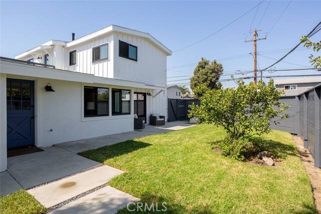 2097 Maple Avenue, Costa Mesa, CA 92627