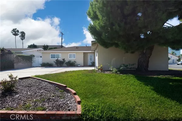 17121 Granada Lane, Huntington Beach, CA 92647