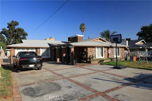 Fontana, CA 92335,9257 Palmetto Avenue