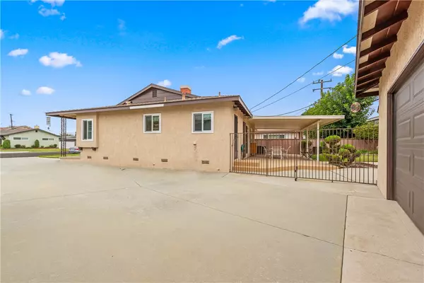 Bellflower, CA 90706,10563 Plunkett Street