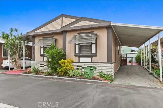 16707 Garfield Avenue #1707, Paramount, CA 90723