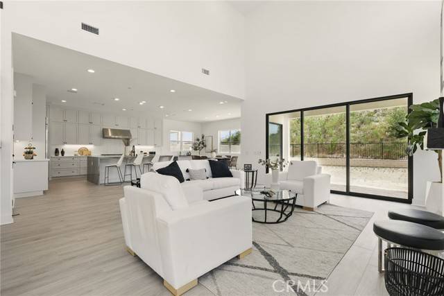 Valencia (santa Clarita), CA 91381,27546 Elderberry Drive